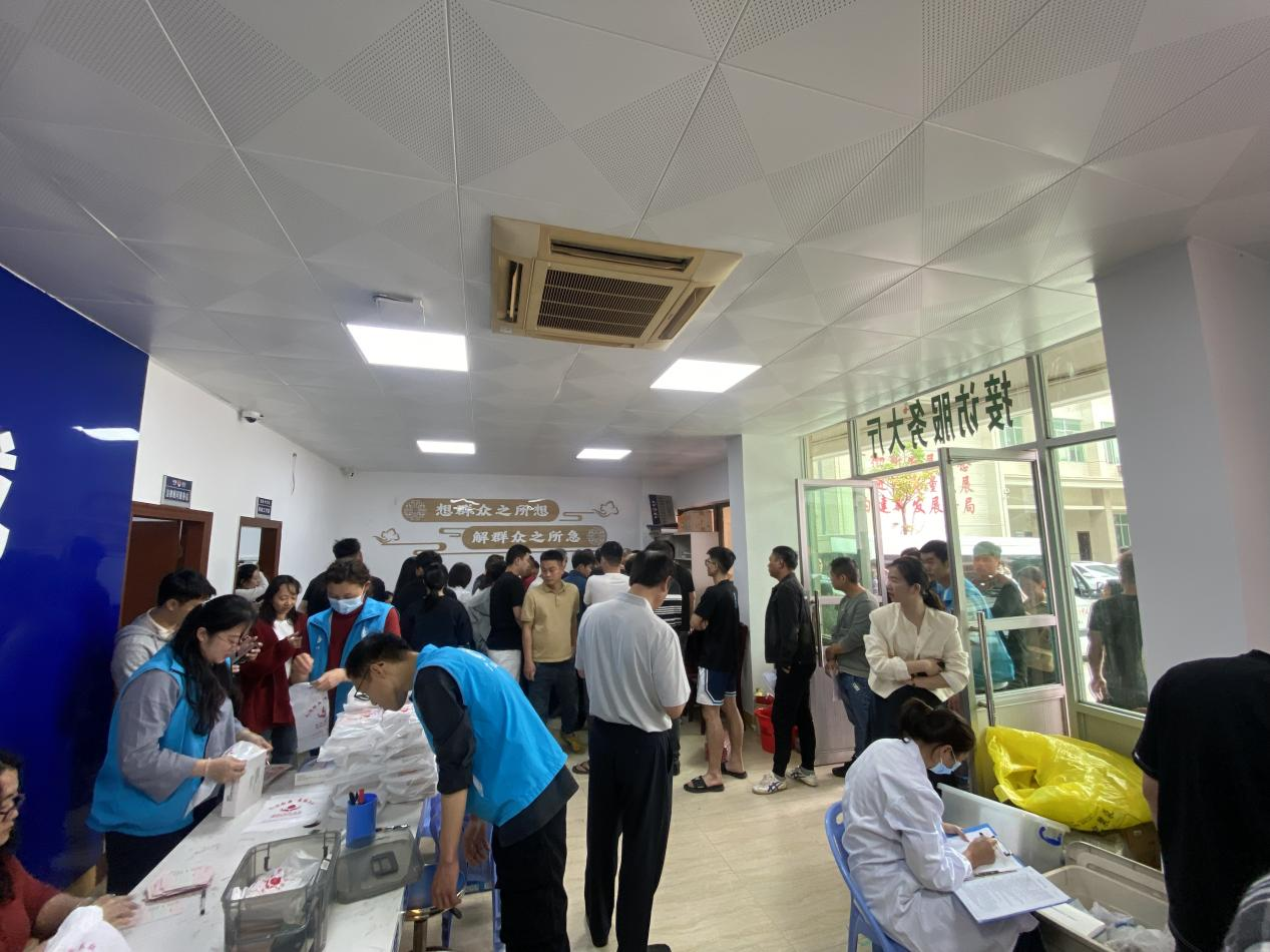 无偿献血传真情 助力生命暖人心 ——惠城镇乡村振兴人才驿站开展无偿献血活动